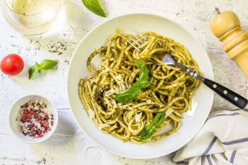 Linguine au pesto végan de basilic "Genois", pâtes italiennes trafilées au bronze avec un assaisonnement prêt à cuire - 2 portions