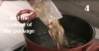 "Minestrone" - Soupe de légumes traditionelle, aux légumes, légumes secs et tubettini (type de pâtes italiennes)